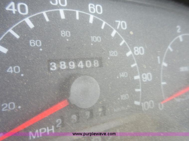 image for item I1938 1999 Ford F350 Super Duty pickup truck cab and chassis