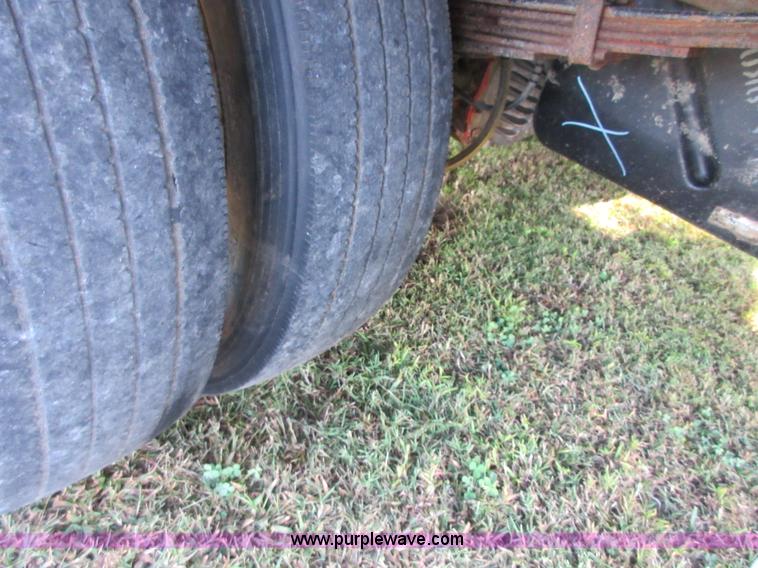 image for item I1939 1999 Ford F450 Super Duty flatbed truck