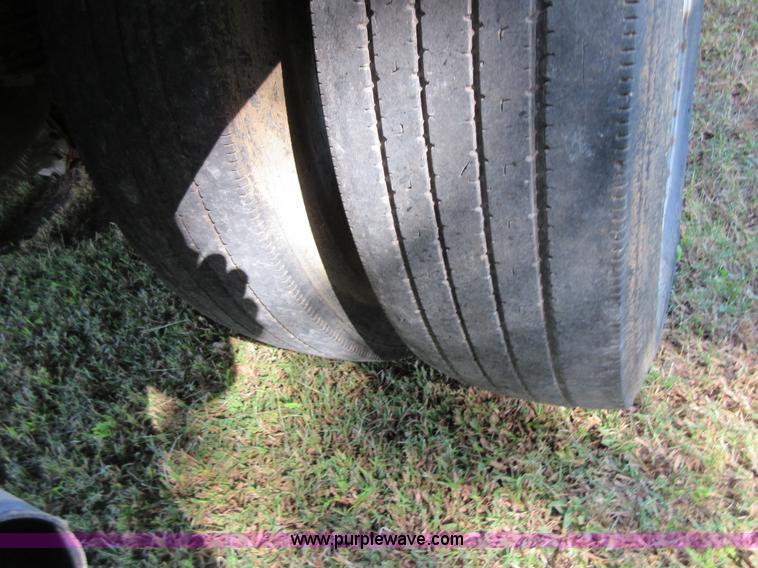 image for item I1939 1999 Ford F450 Super Duty flatbed truck