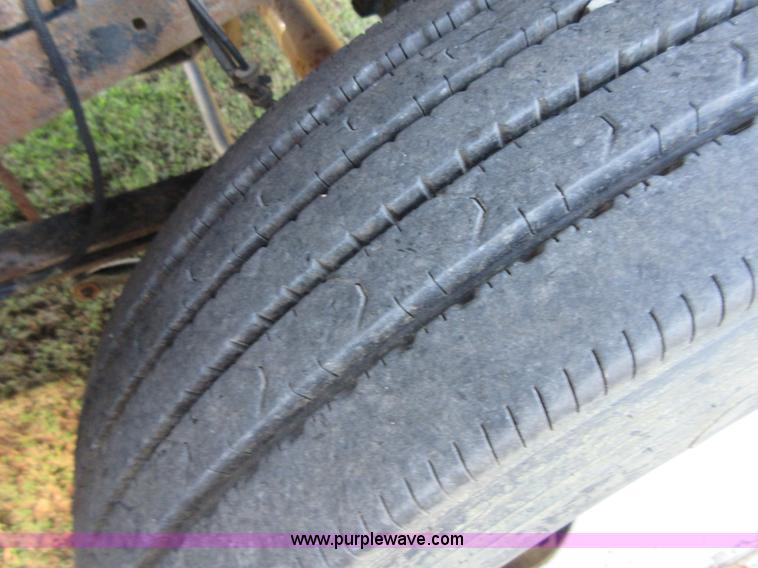 image for item I1939 1999 Ford F450 Super Duty flatbed truck