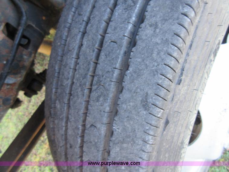 image for item I1939 1999 Ford F450 Super Duty flatbed truck