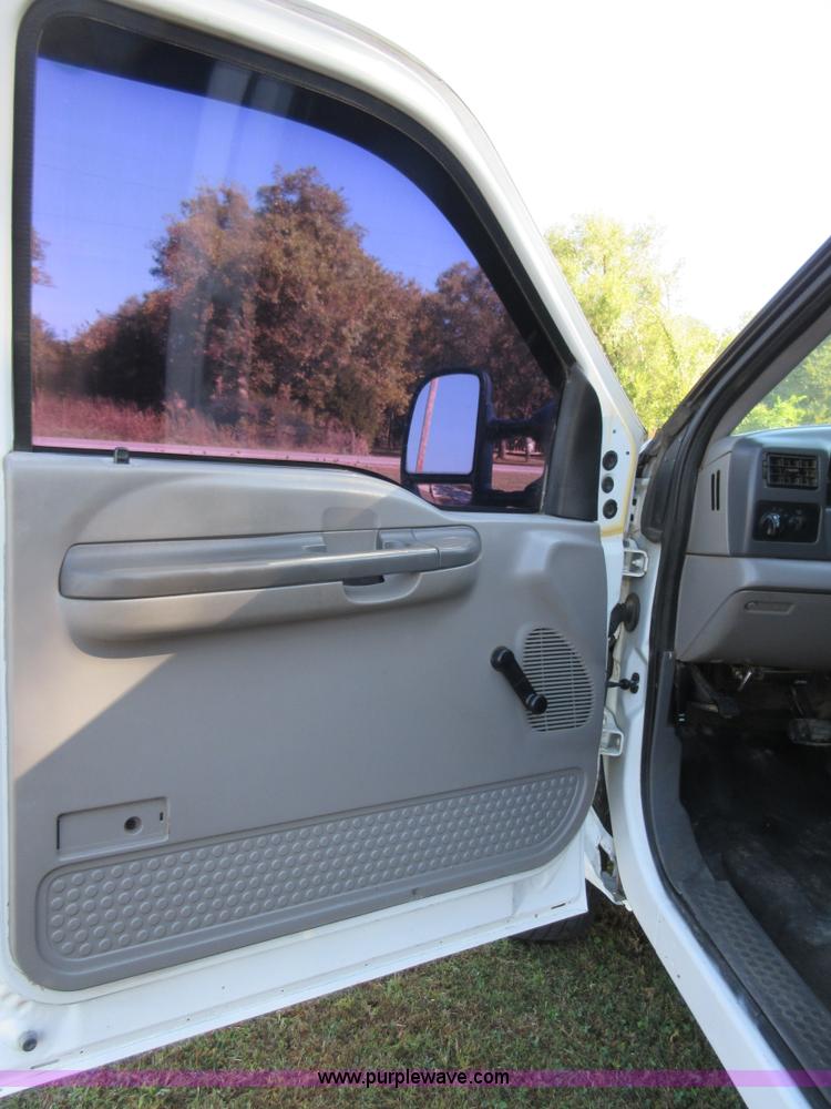 image for item I1939 1999 Ford F450 Super Duty flatbed truck