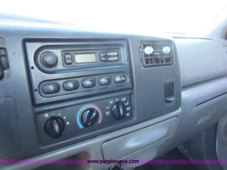 image for item I1939 1999 Ford F450 Super Duty flatbed truck