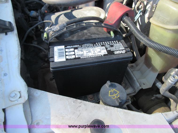 image for item I1939 1999 Ford F450 Super Duty flatbed truck