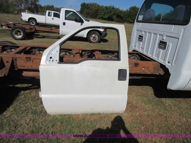image for item I1940 1999 Ford F350 Super Duty flatbed pickup truck