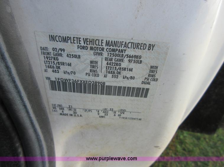 image for item I1940 1999 Ford F350 Super Duty flatbed pickup truck