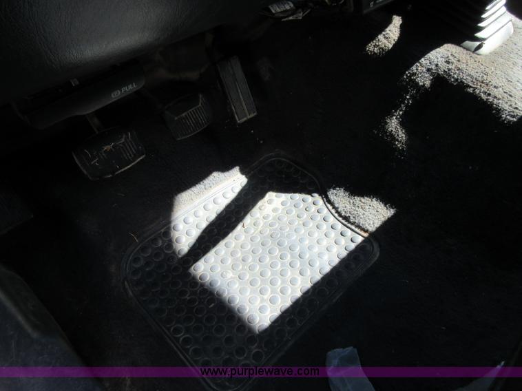 image for item I1940 1999 Ford F350 Super Duty flatbed pickup truck