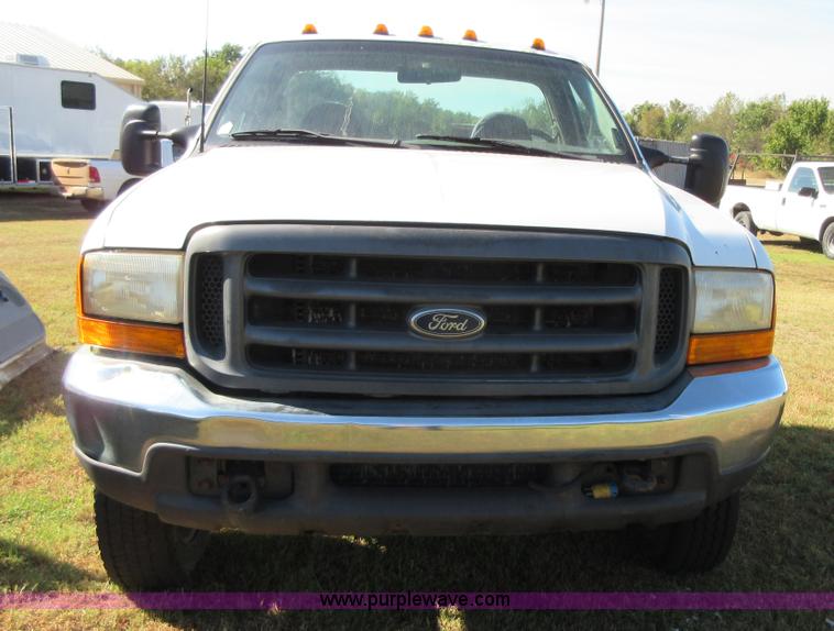 image for item I1941 1999 Ford F450 Super Duty truck cab and chassis