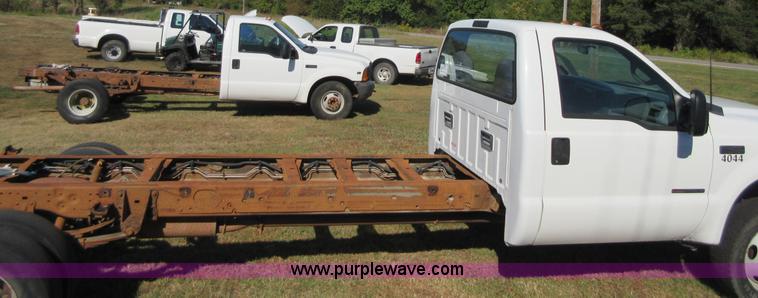 image for item I1941 1999 Ford F450 Super Duty truck cab and chassis
