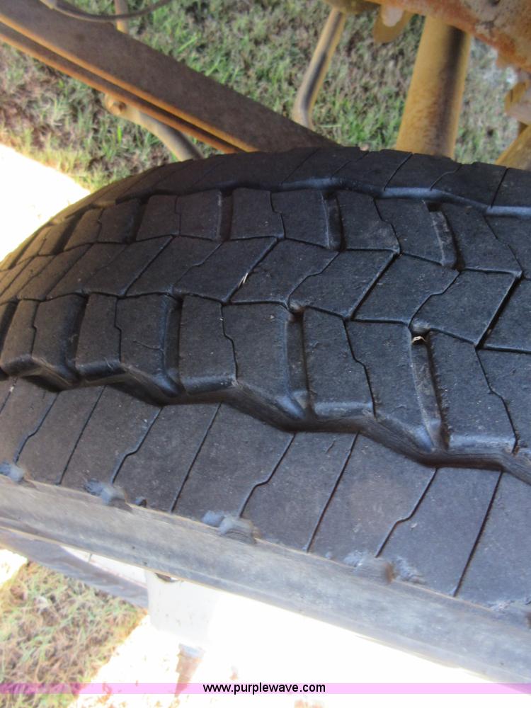 image for item I1941 1999 Ford F450 Super Duty truck cab and chassis