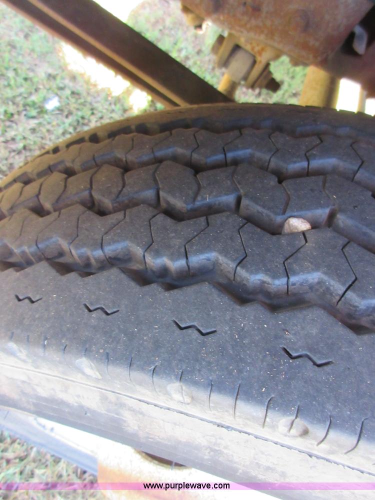 image for item I1941 1999 Ford F450 Super Duty truck cab and chassis