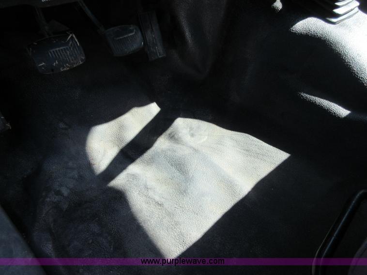 image for item I1941 1999 Ford F450 Super Duty truck cab and chassis