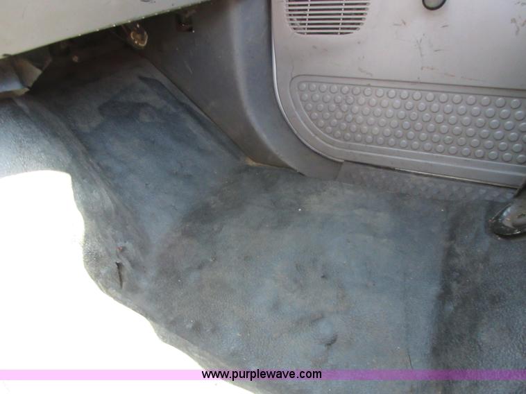 image for item I1941 1999 Ford F450 Super Duty truck cab and chassis