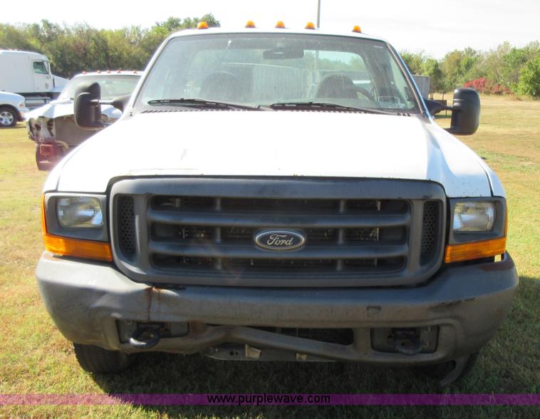 image for item I1942 2001 Ford F350 Super Duty pickup truck cab and chassis