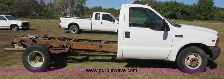 image for item I1942 2001 Ford F350 Super Duty pickup truck cab and chassis