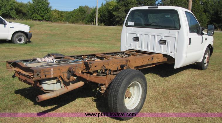 image for item I1942 2001 Ford F350 Super Duty pickup truck cab and chassis