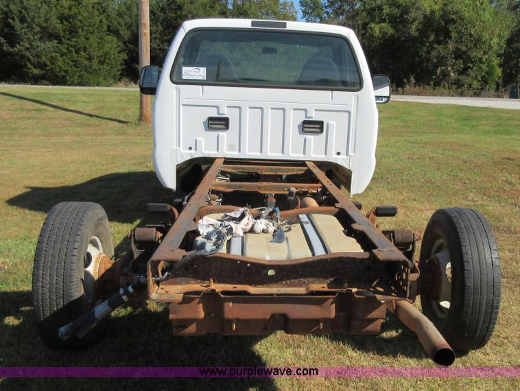 image for item I1942 2001 Ford F350 Super Duty pickup truck cab and chassis