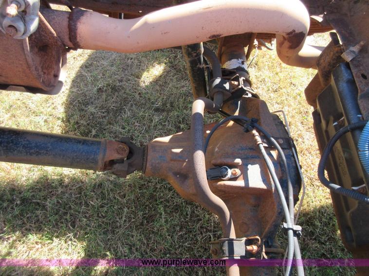 image for item I1942 2001 Ford F350 Super Duty pickup truck cab and chassis