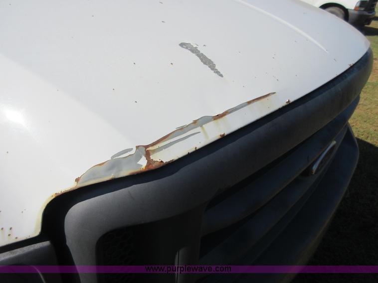 image for item I1942 2001 Ford F350 Super Duty pickup truck cab and chassis