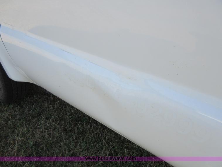 image for item I1942 2001 Ford F350 Super Duty pickup truck cab and chassis