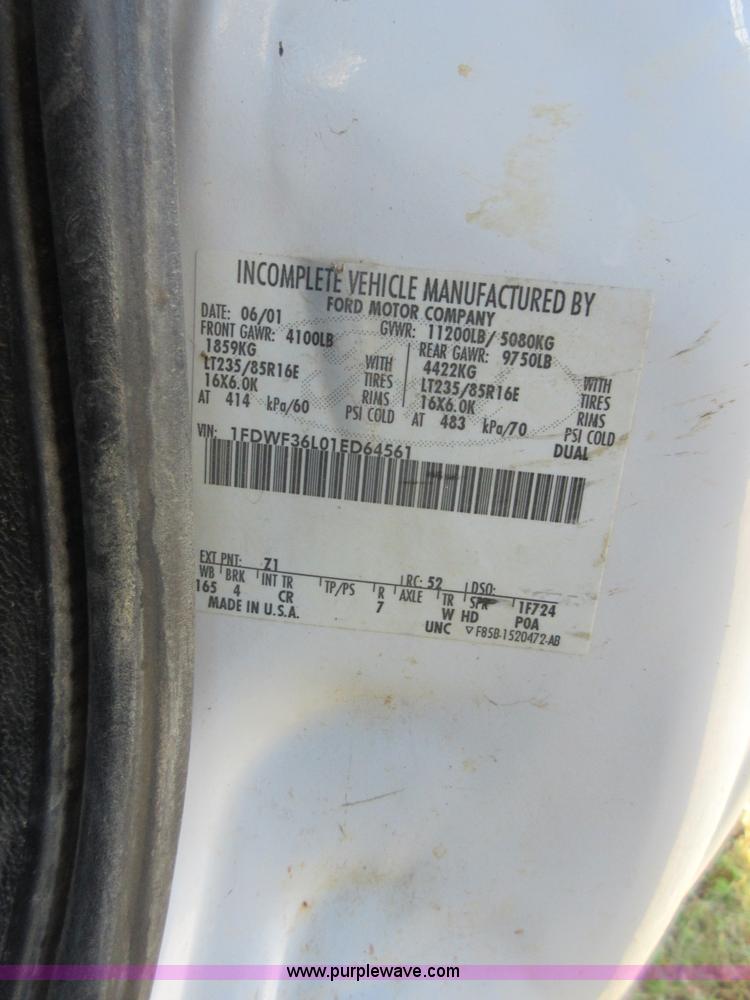 image for item I1942 2001 Ford F350 Super Duty pickup truck cab and chassis