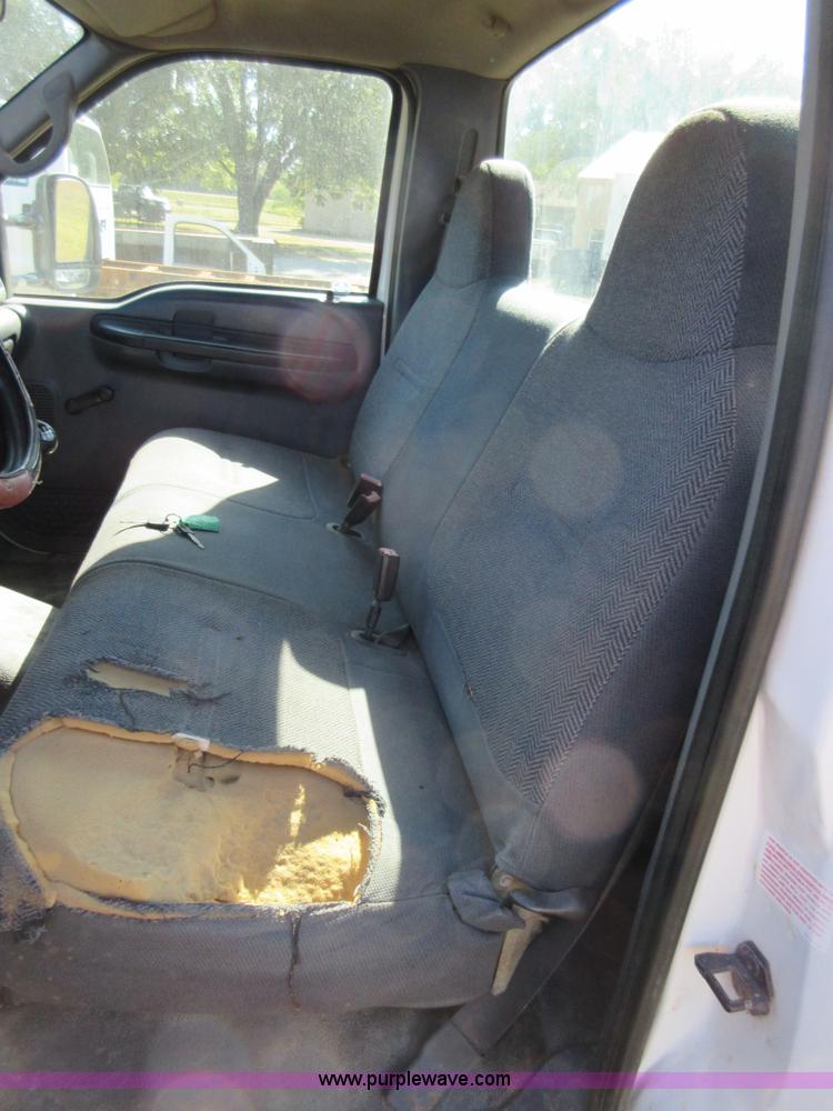 image for item I1942 2001 Ford F350 Super Duty pickup truck cab and chassis