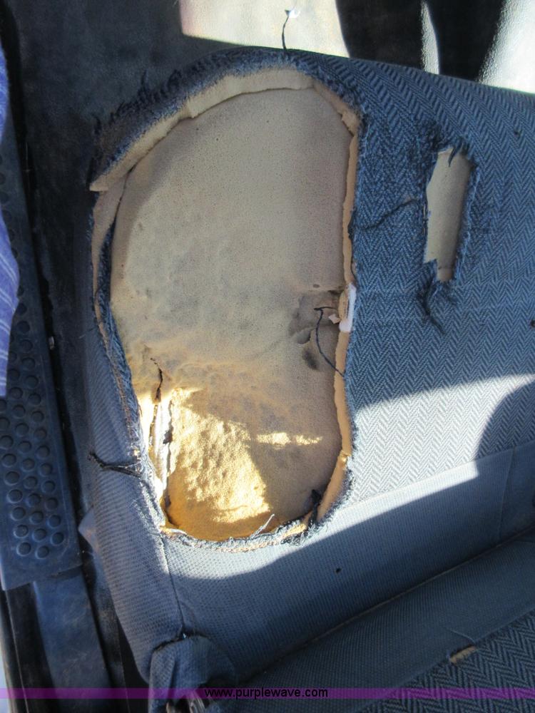 image for item I1942 2001 Ford F350 Super Duty pickup truck cab and chassis