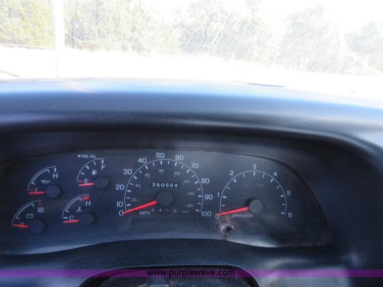 image for item I1942 2001 Ford F350 Super Duty pickup truck cab and chassis