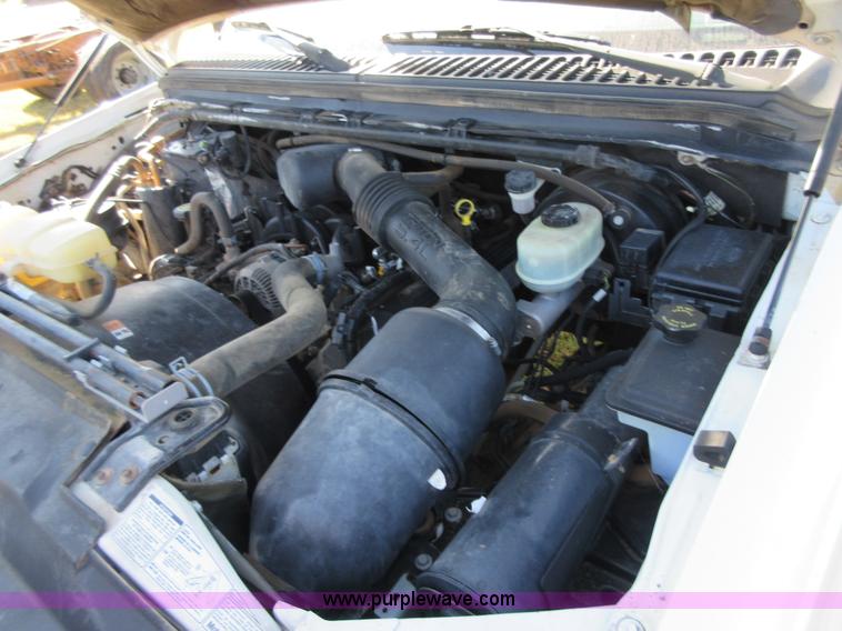 image for item I1942 2001 Ford F350 Super Duty pickup truck cab and chassis