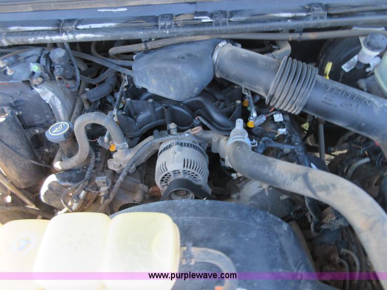 image for item I1942 2001 Ford F350 Super Duty pickup truck cab and chassis