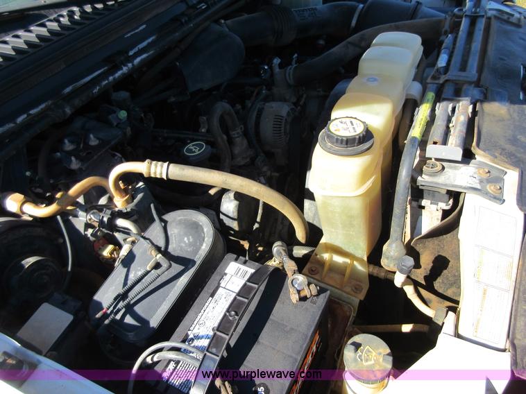 image for item I1942 2001 Ford F350 Super Duty pickup truck cab and chassis