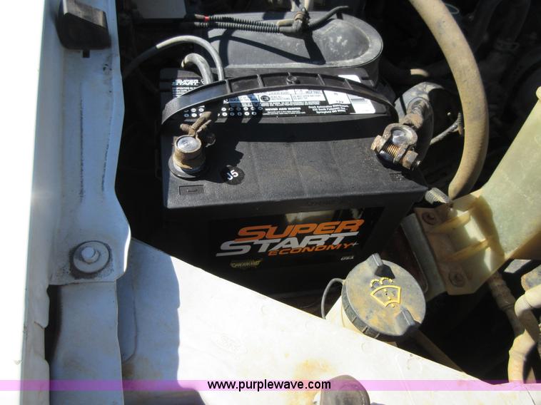 image for item I1942 2001 Ford F350 Super Duty pickup truck cab and chassis