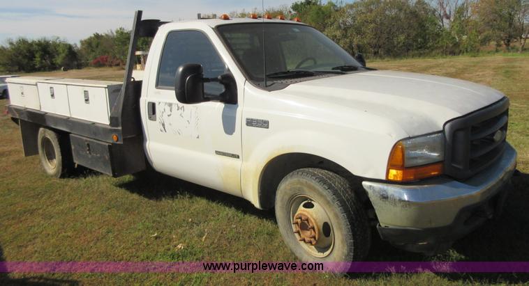 image for item I1944 2001 Ford F350 Super Duty flatbed pickup truck