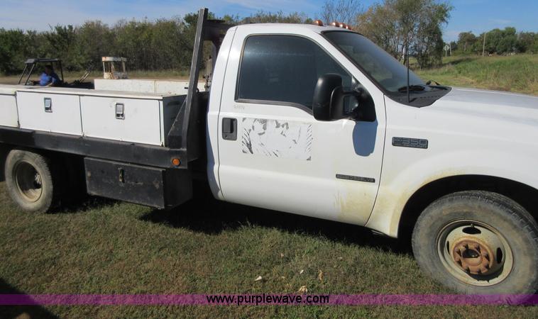 image for item I1944 2001 Ford F350 Super Duty flatbed pickup truck