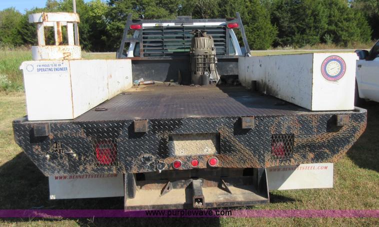 image for item I1944 2001 Ford F350 Super Duty flatbed pickup truck