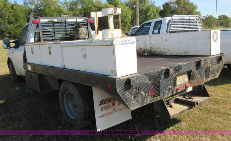 image for item I1944 2001 Ford F350 Super Duty flatbed pickup truck