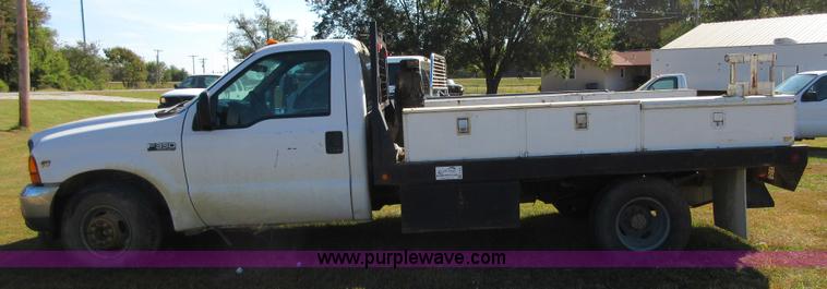 image for item I1944 2001 Ford F350 Super Duty flatbed pickup truck