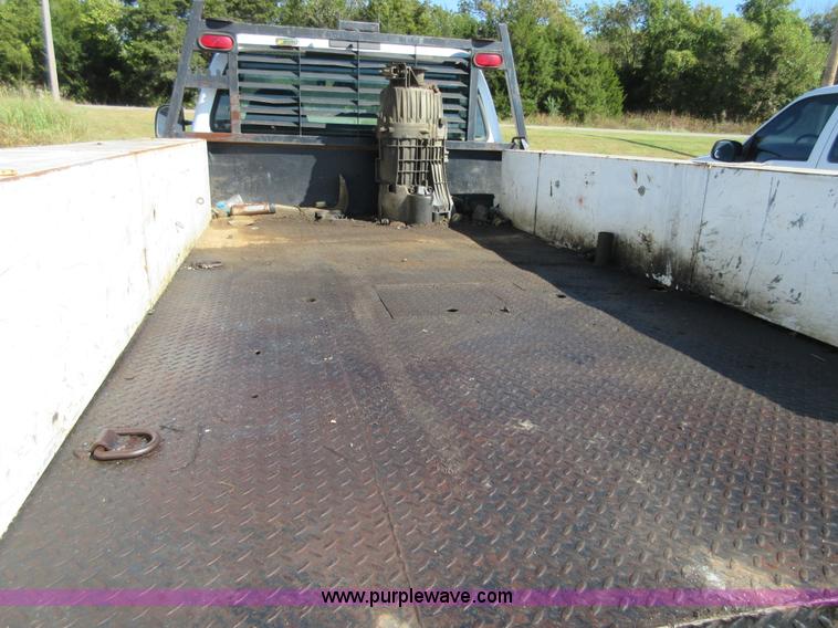 image for item I1944 2001 Ford F350 Super Duty flatbed pickup truck