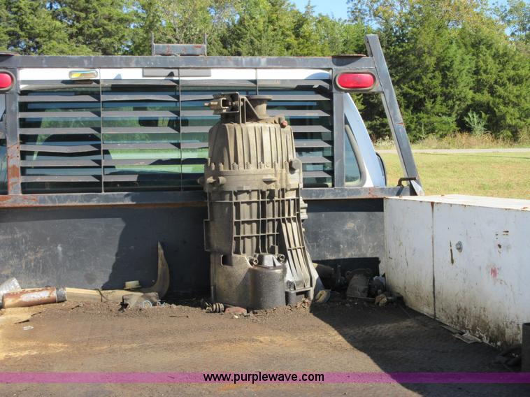 image for item I1944 2001 Ford F350 Super Duty flatbed pickup truck