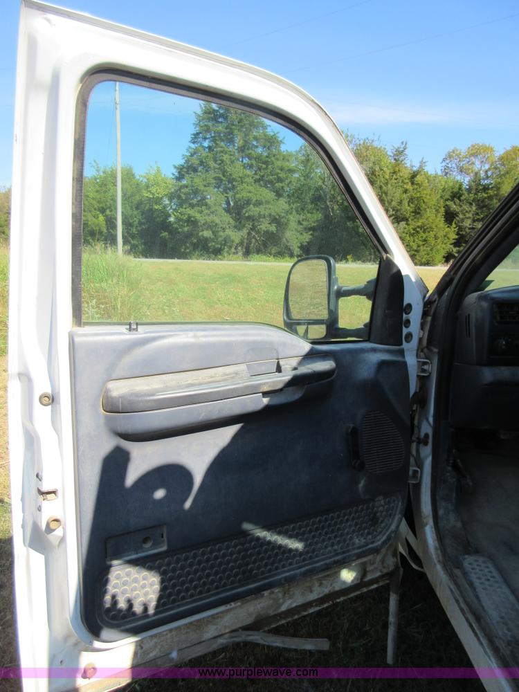 image for item I1944 2001 Ford F350 Super Duty flatbed pickup truck