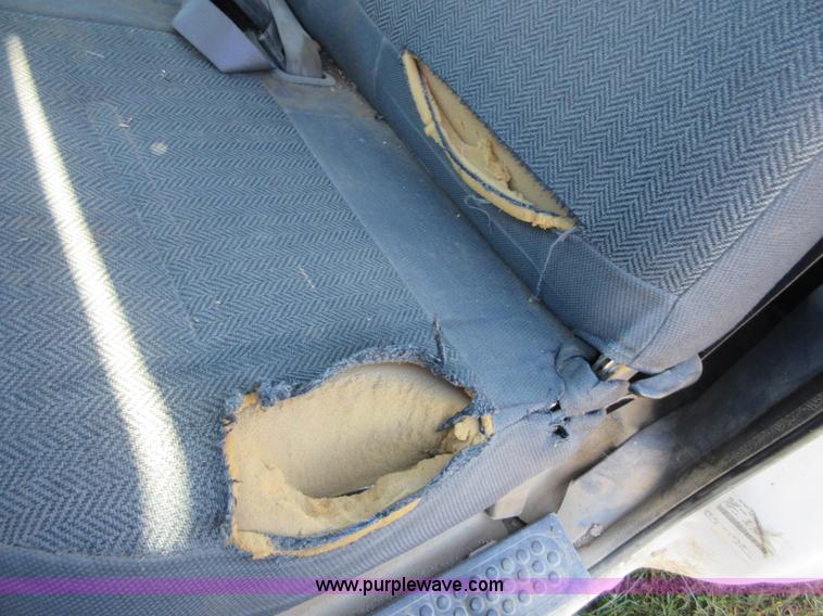 image for item I1944 2001 Ford F350 Super Duty flatbed pickup truck