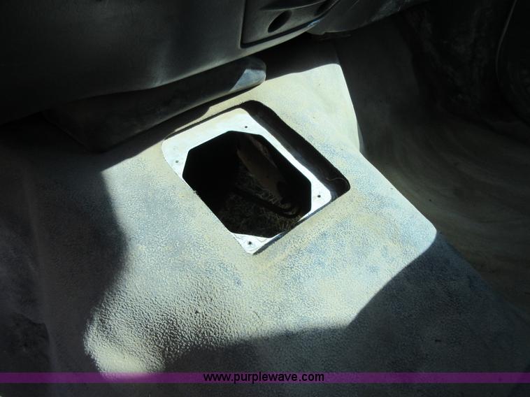 image for item I1944 2001 Ford F350 Super Duty flatbed pickup truck