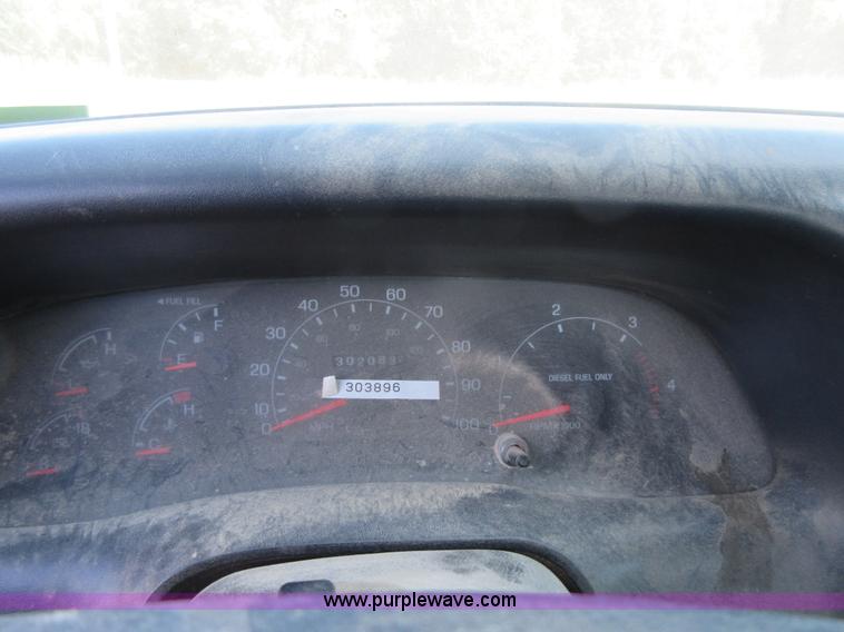 image for item I1944 2001 Ford F350 Super Duty flatbed pickup truck