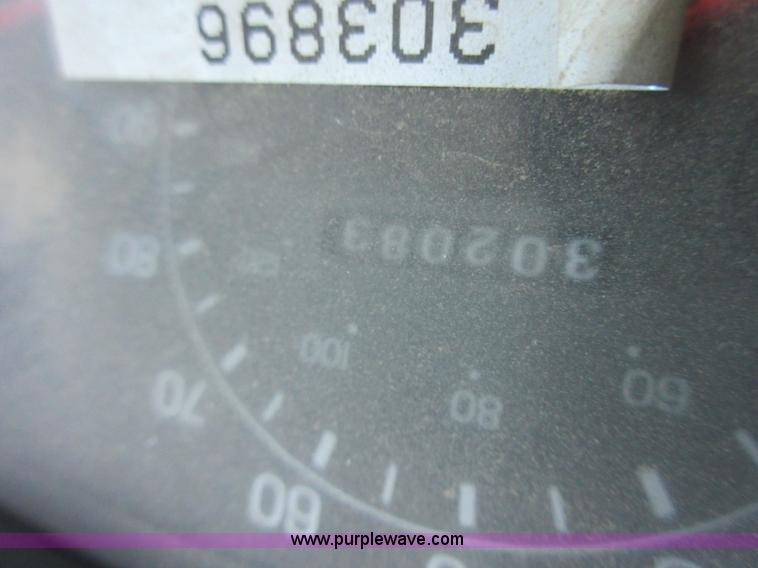 image for item I1944 2001 Ford F350 Super Duty flatbed pickup truck