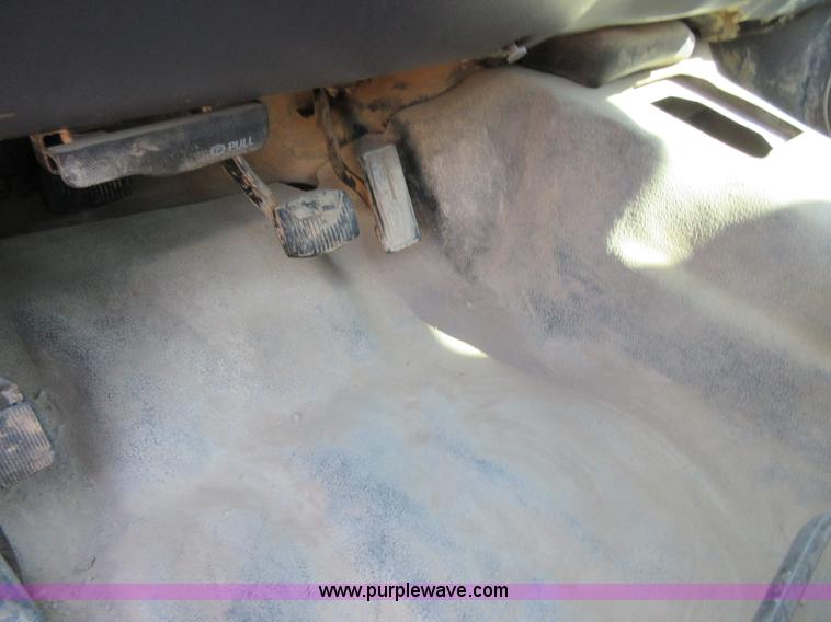 image for item I1944 2001 Ford F350 Super Duty flatbed pickup truck