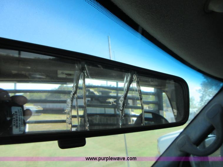 image for item I1944 2001 Ford F350 Super Duty flatbed pickup truck