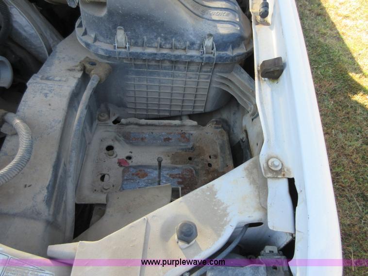 image for item I1944 2001 Ford F350 Super Duty flatbed pickup truck