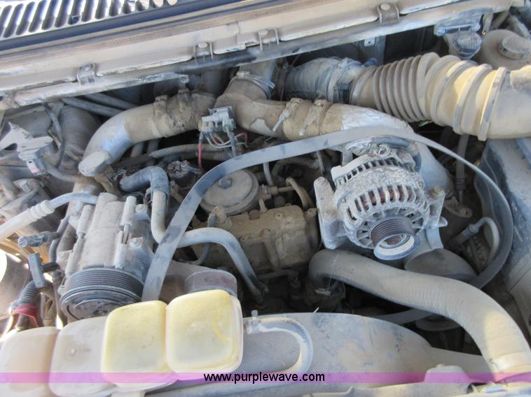 image for item I1944 2001 Ford F350 Super Duty flatbed pickup truck