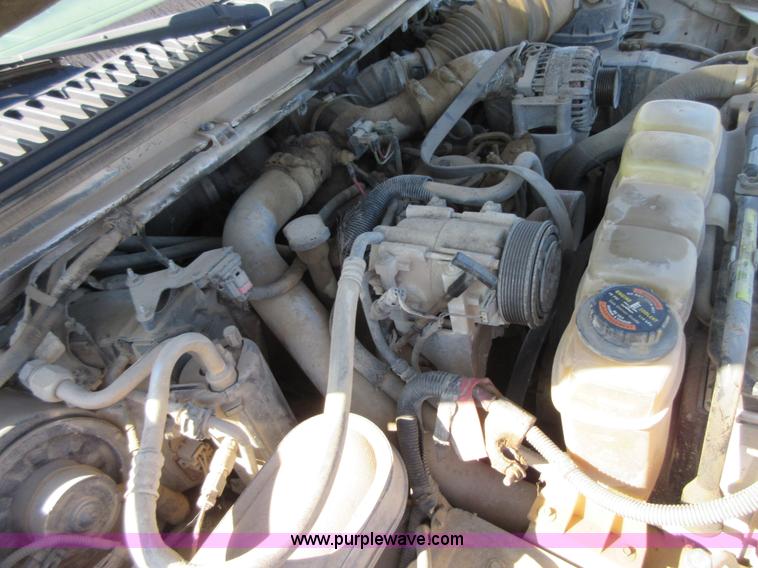 image for item I1944 2001 Ford F350 Super Duty flatbed pickup truck