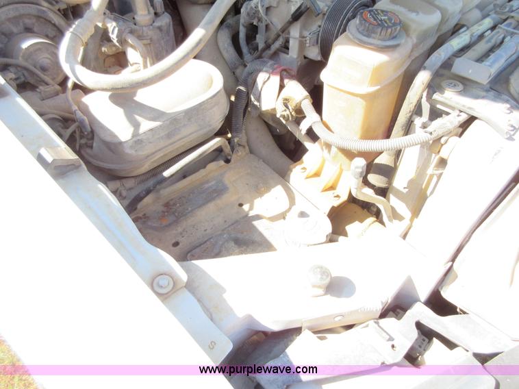 image for item I1944 2001 Ford F350 Super Duty flatbed pickup truck